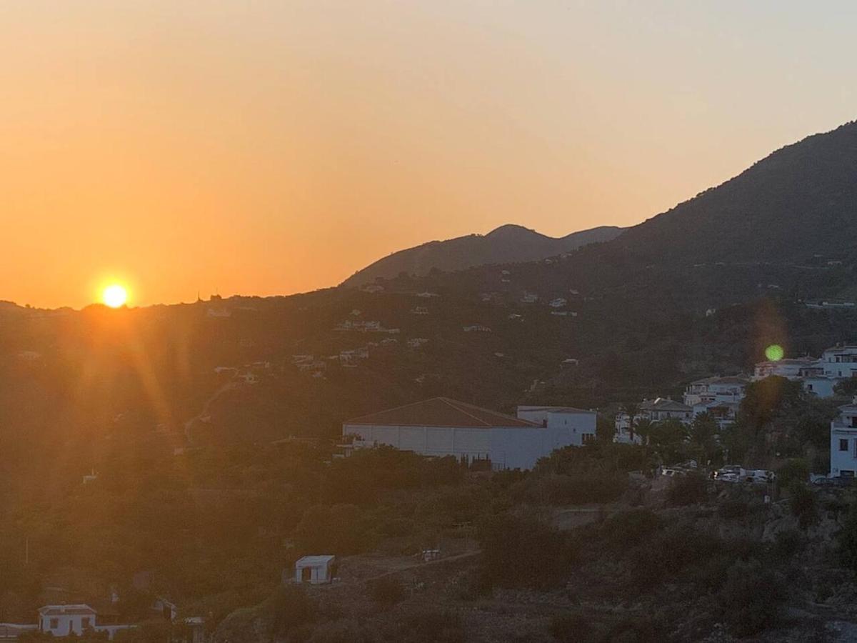 Casita Frigiliana - Stunning New Apartment With Views With Private Parking Space Bagian luar foto
