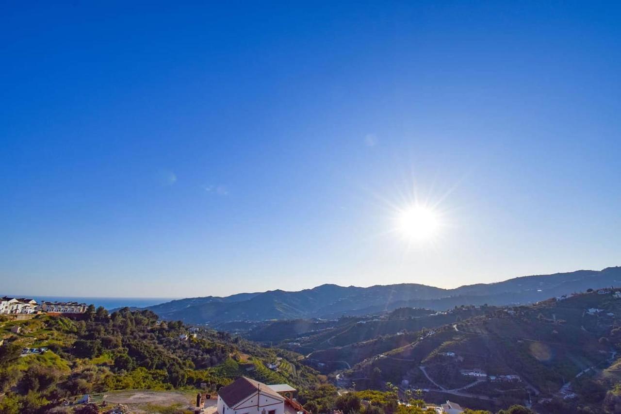 Casita Frigiliana - Stunning New Apartment With Views With Private Parking Space Bagian luar foto
